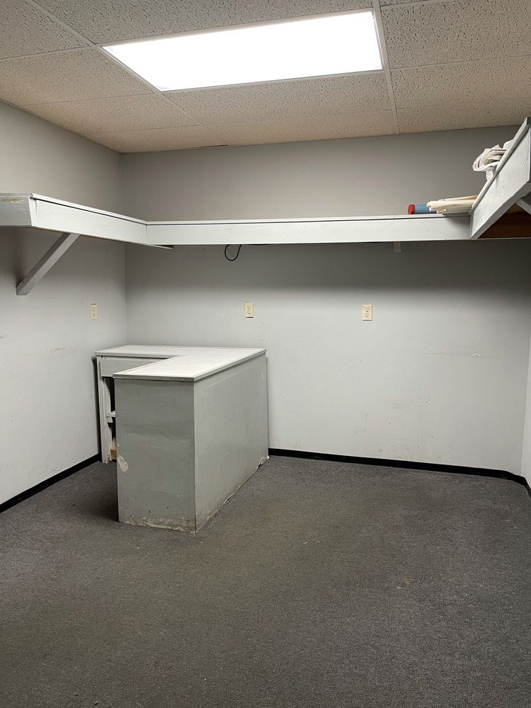 Industrial/Flex: 705 Greenway Dr, Columbus, IN 47201